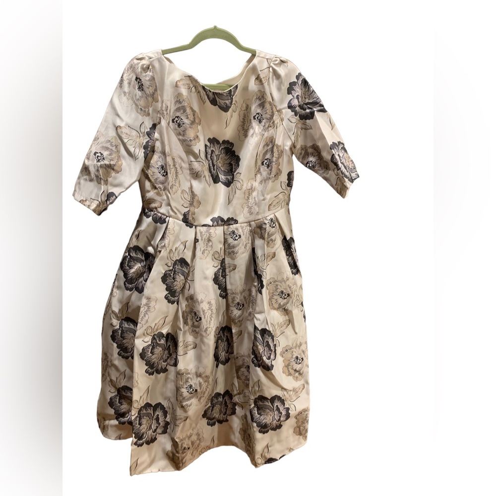 ALISASTYLE DRESS.                                     MAKE AN OFFER !!